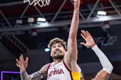 詹姆斯在西班牙队比赛中挺进下一轮，出色防守引发热议！的简单介绍