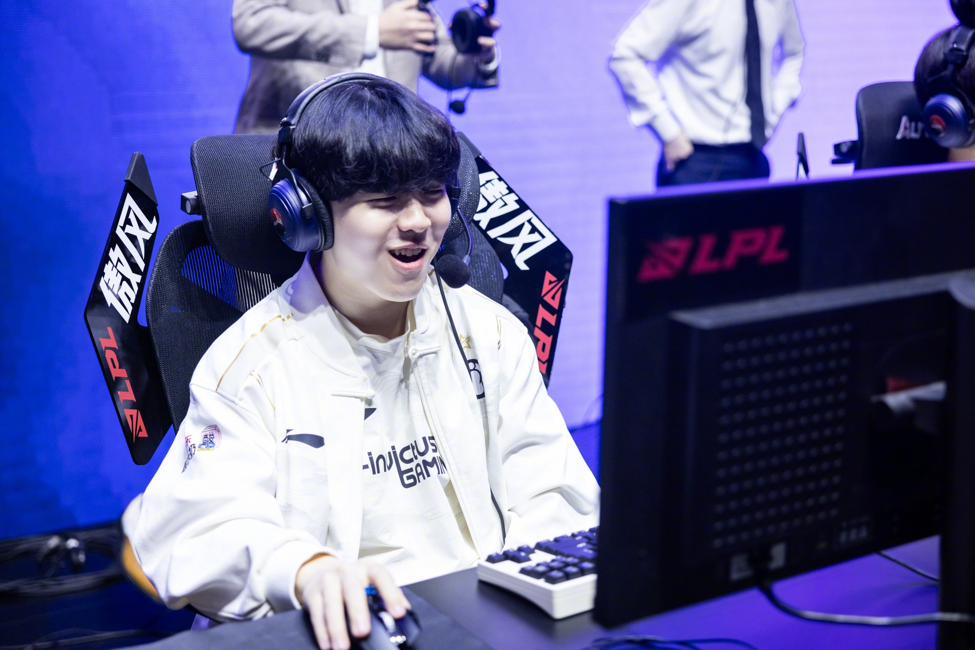 Rookie回归赛场,出色防守首场状态亮眼,G2观众沸腾!的简单介绍 Rookie回归赛场,出色防守首场状态亮眼,G2观众沸腾!的简单介绍