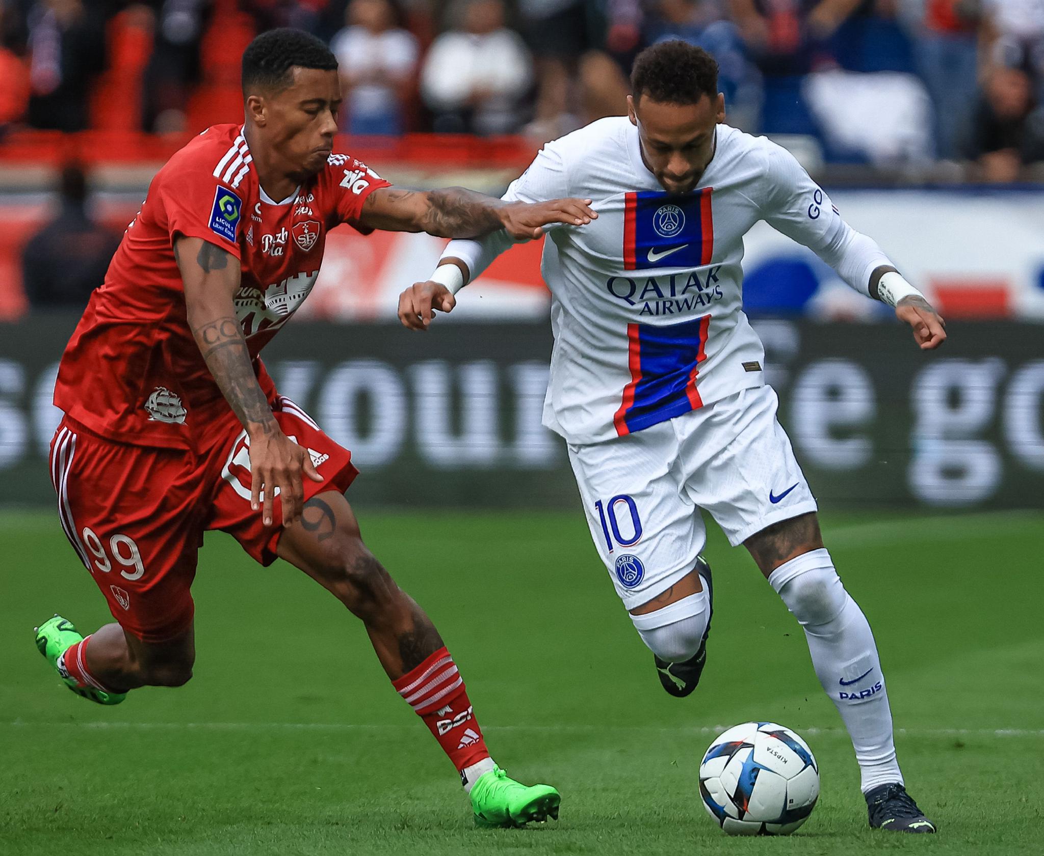 包含Doinb迎来十二赛季高光表现，巴黎圣日耳曼球迷沸腾！的词条